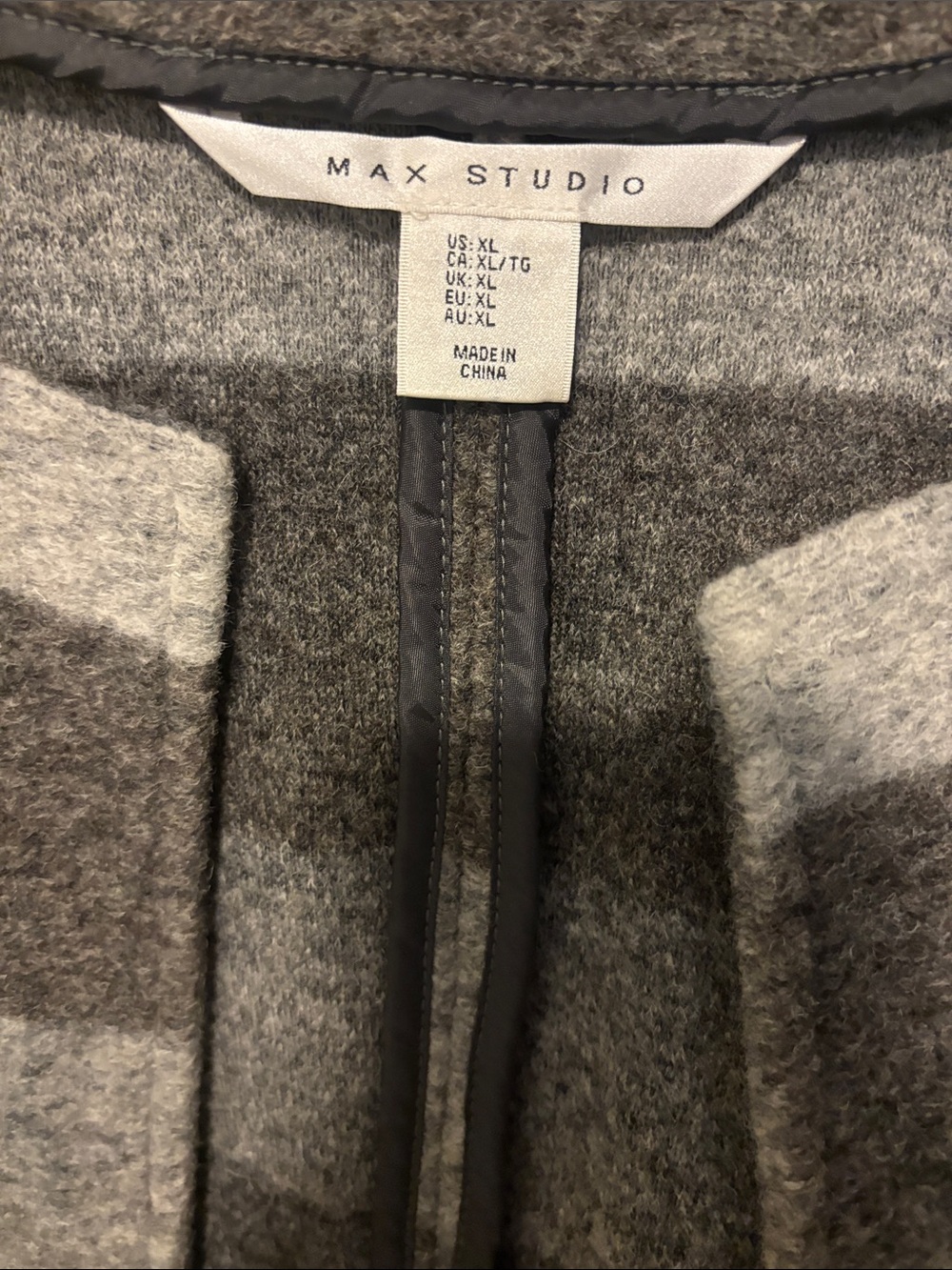 Max Studio Men's Gray and Light Gray Zip-Up Sweater Jacket